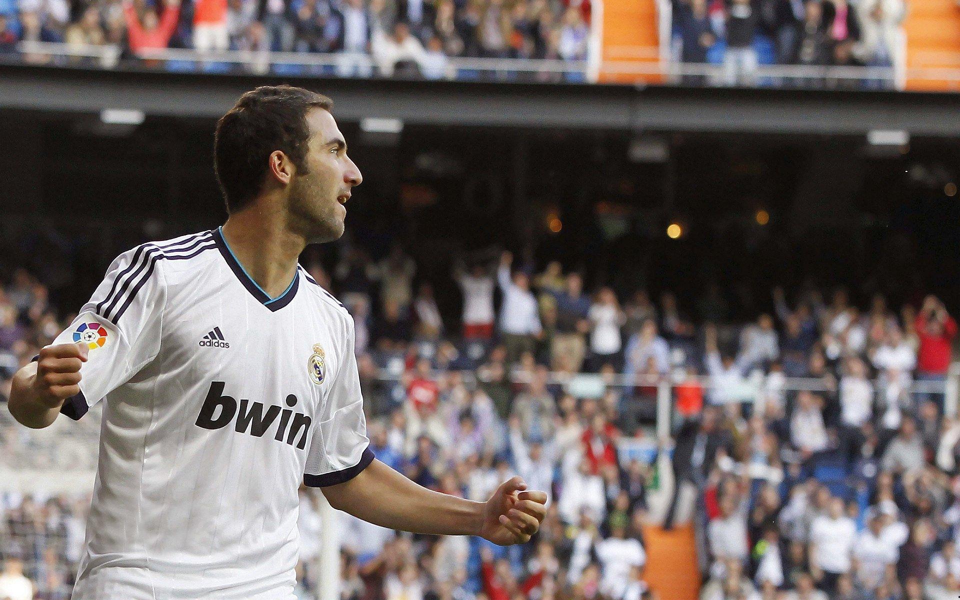 西甲焦点战,本泽马关键破门助皇马2比1力克巴列卡诺,积分榜领先优势扩大至10分