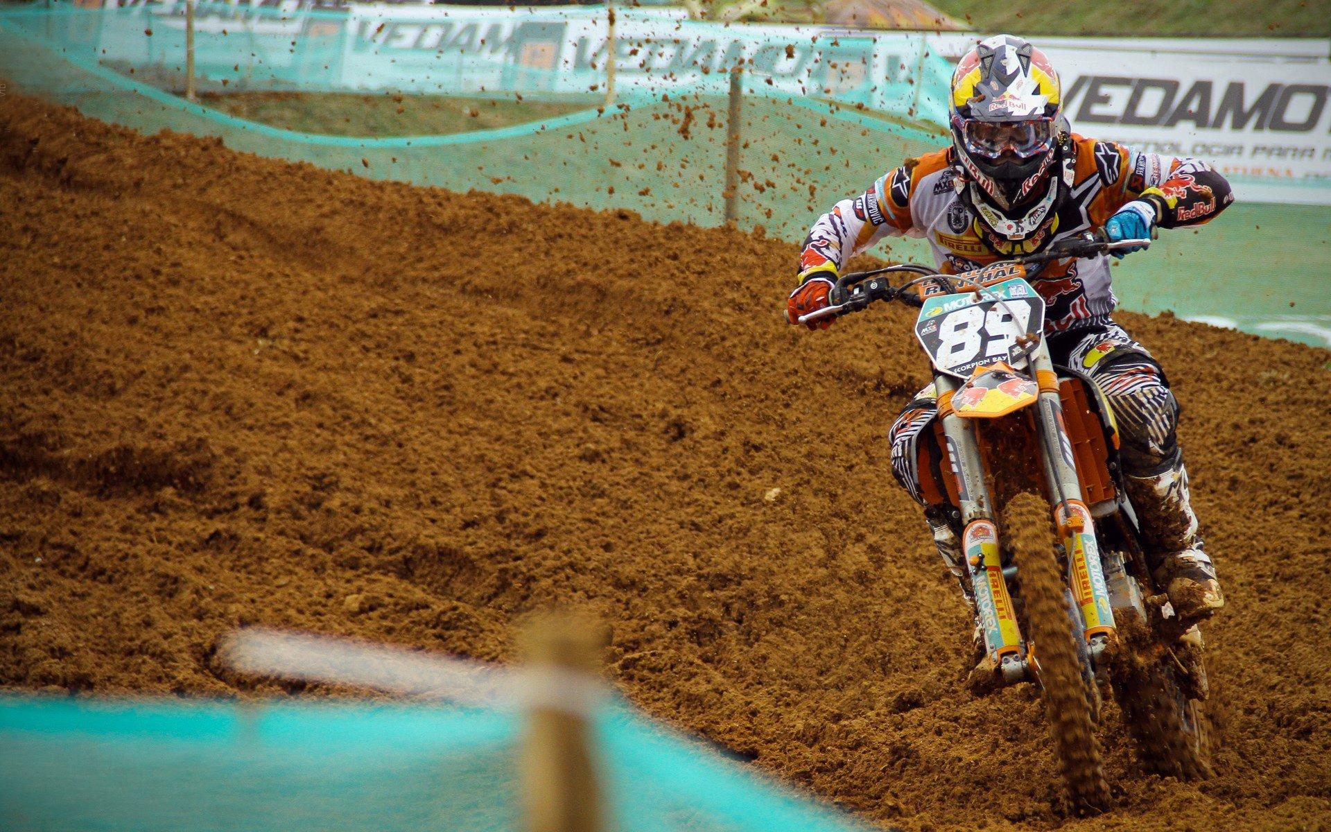 前荷兰国脚埃利亚遭遇严重车祸 兰博基尼跑车损毁人无大碍